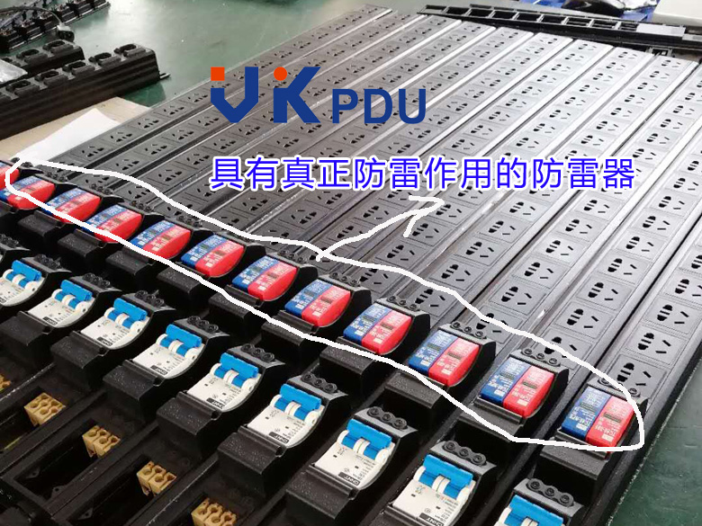 帶防雷器PDU插座 32A機(jī)柜PDU防雷插座 15位新國標(biāo)5孔